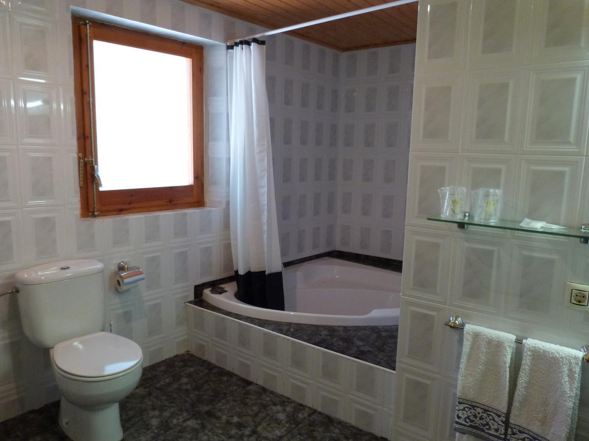 Ca L'Amadeu Hotel Vilanova de Escornalbou Szoba fotó